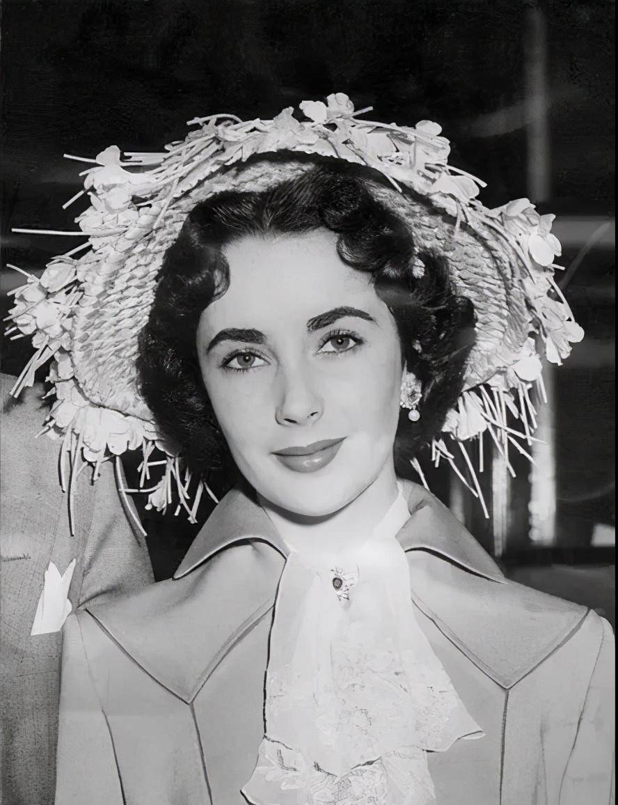 凯瑟琳赫本(1907-2003),4届影后褒曼(1915-1982)奥黛丽赫本(1929-1993