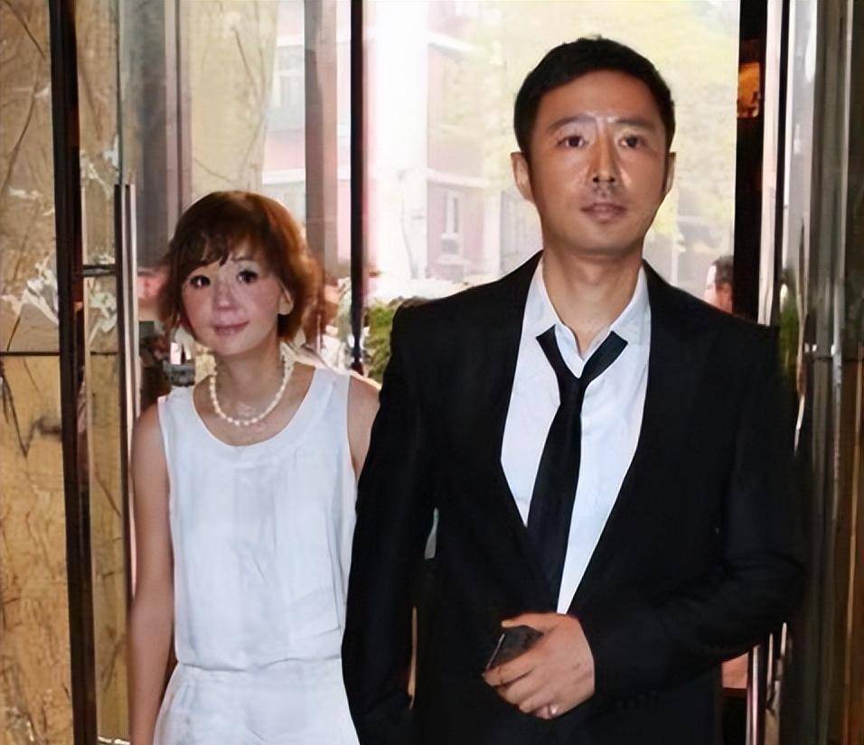 高鑫:娶演员王一楠,妻子毁容不离不弃,如今事业有成家庭幸福_母亲