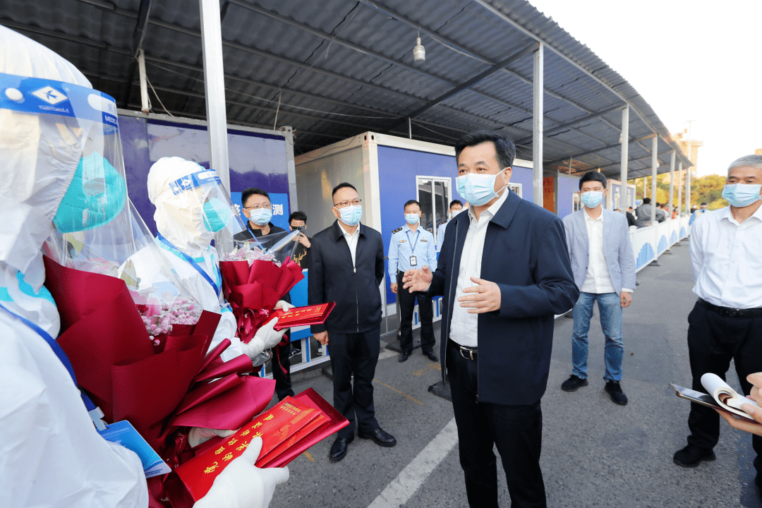 10月11日,他与郑金宝,周阿喜,叶永光,彭文庆,马伟一起在甬台温高速