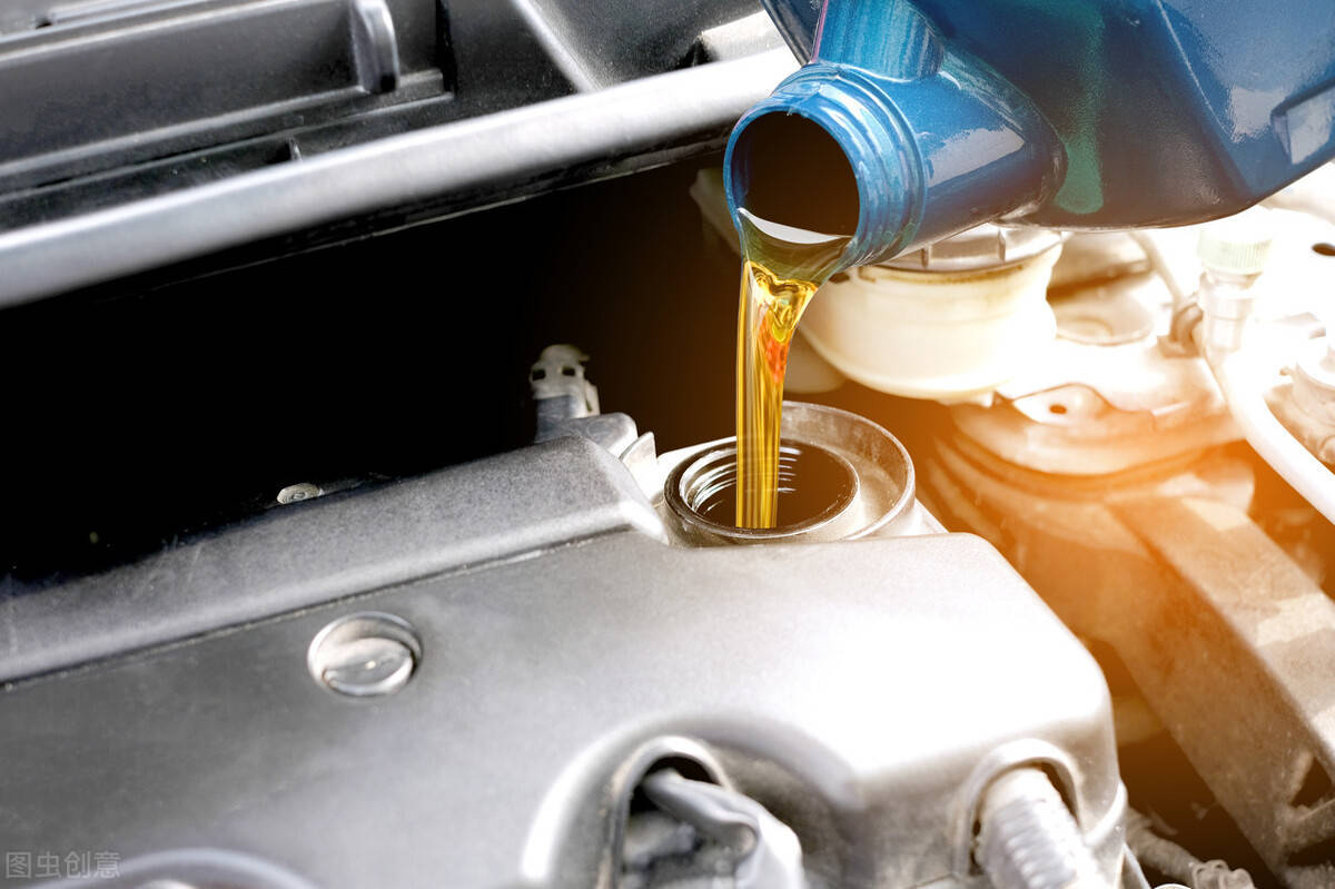 一般来说,加润滑油,一般是指将润滑油加到相互运动的摩擦副之间,用其