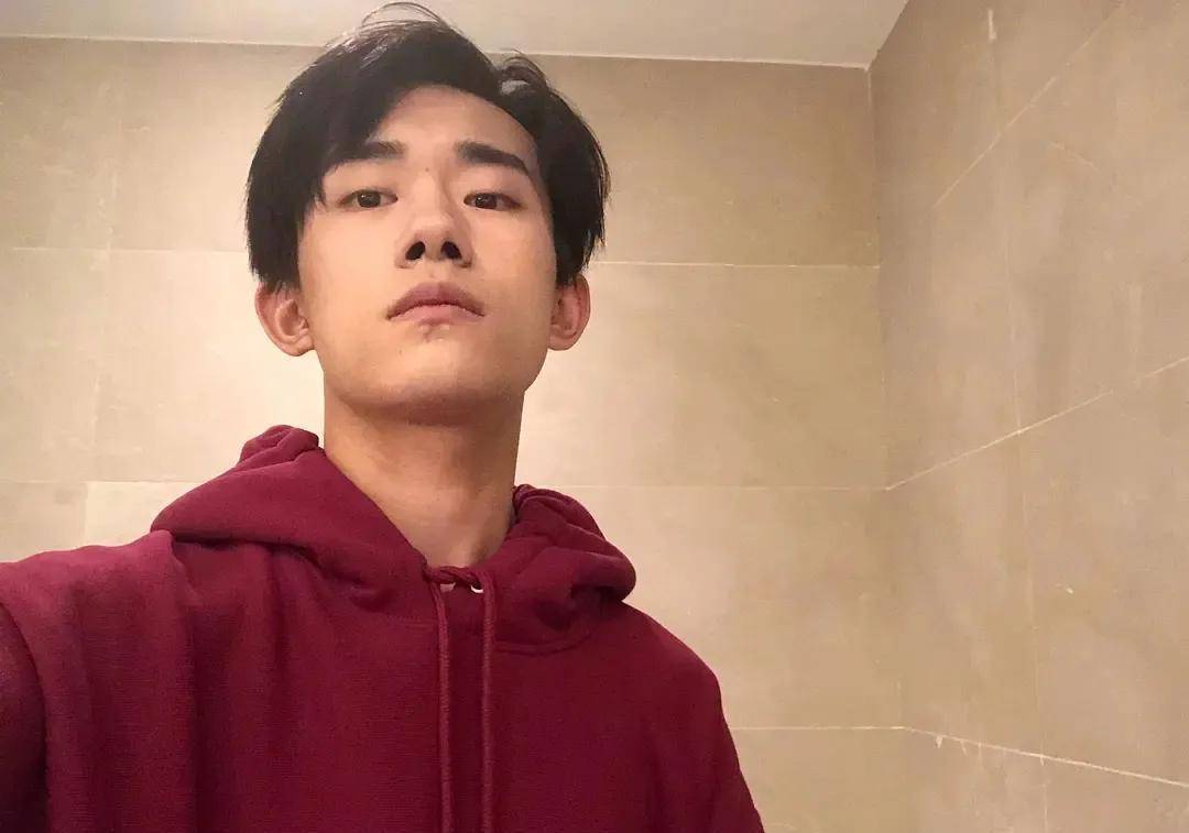 男明星都喜欢对鼻孔自拍以为很帅,除了杨洋各有各的丑法_角度_什么
