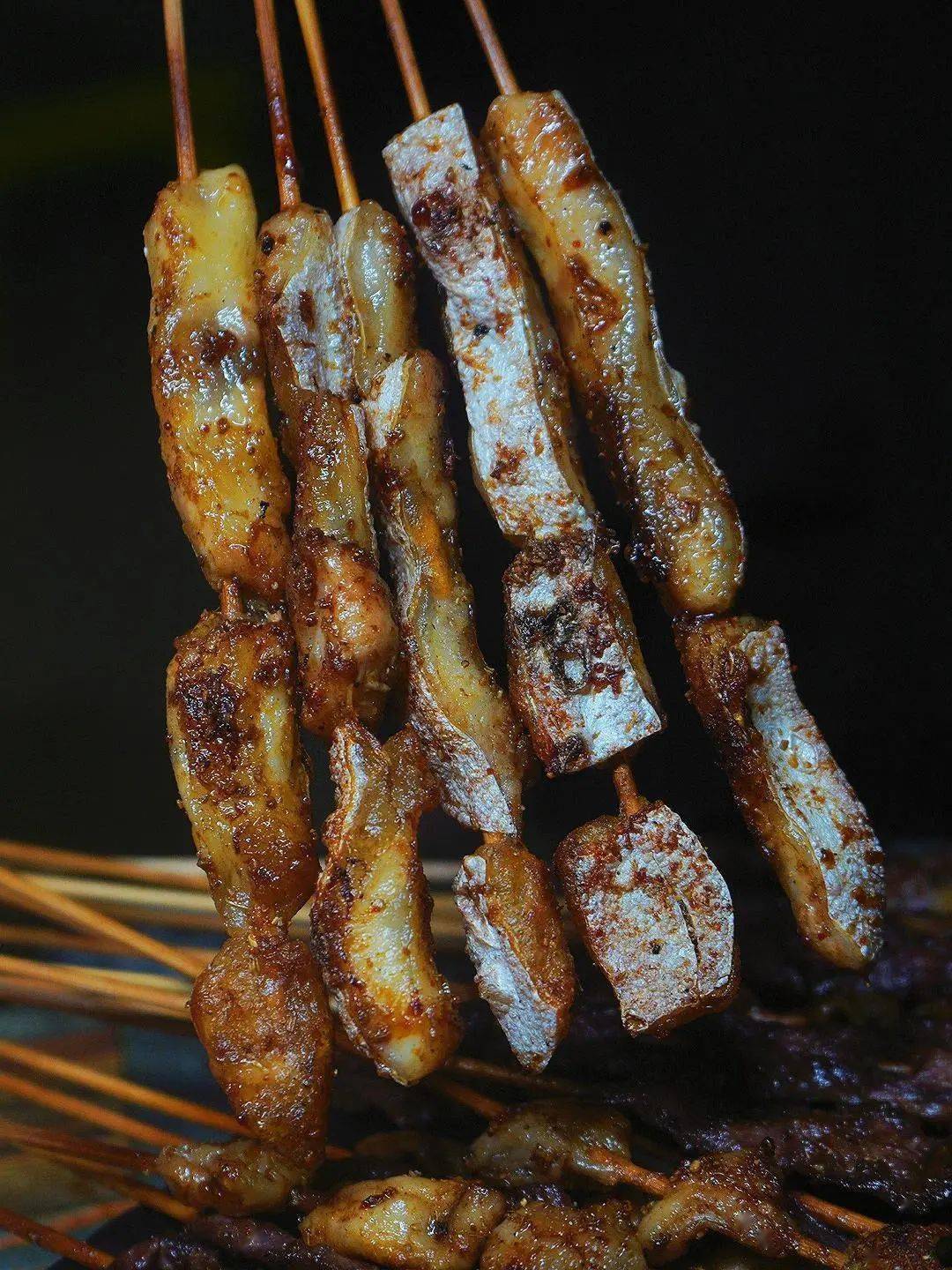 烤鱼腩也是这家的绝活了,趁热吃的时候完全不会觉