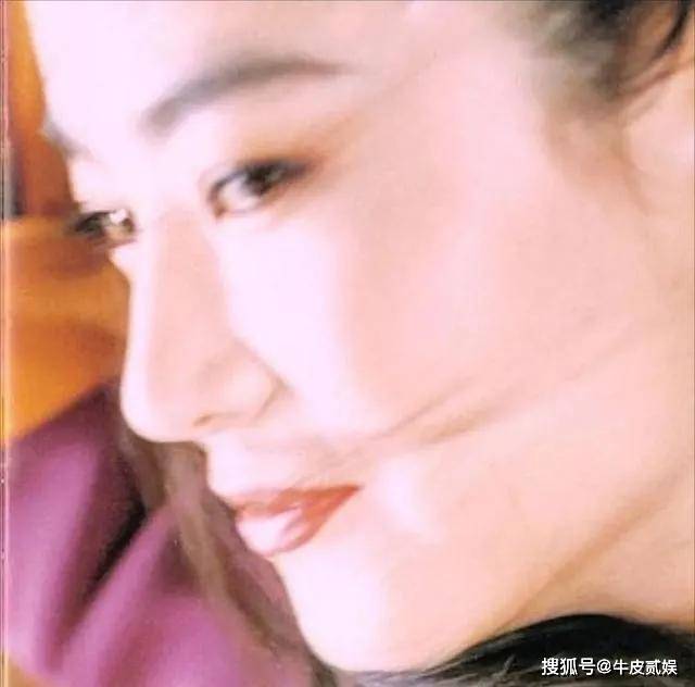 那些年港片女神的风采_港风女神气质_港风妆容穿搭风格