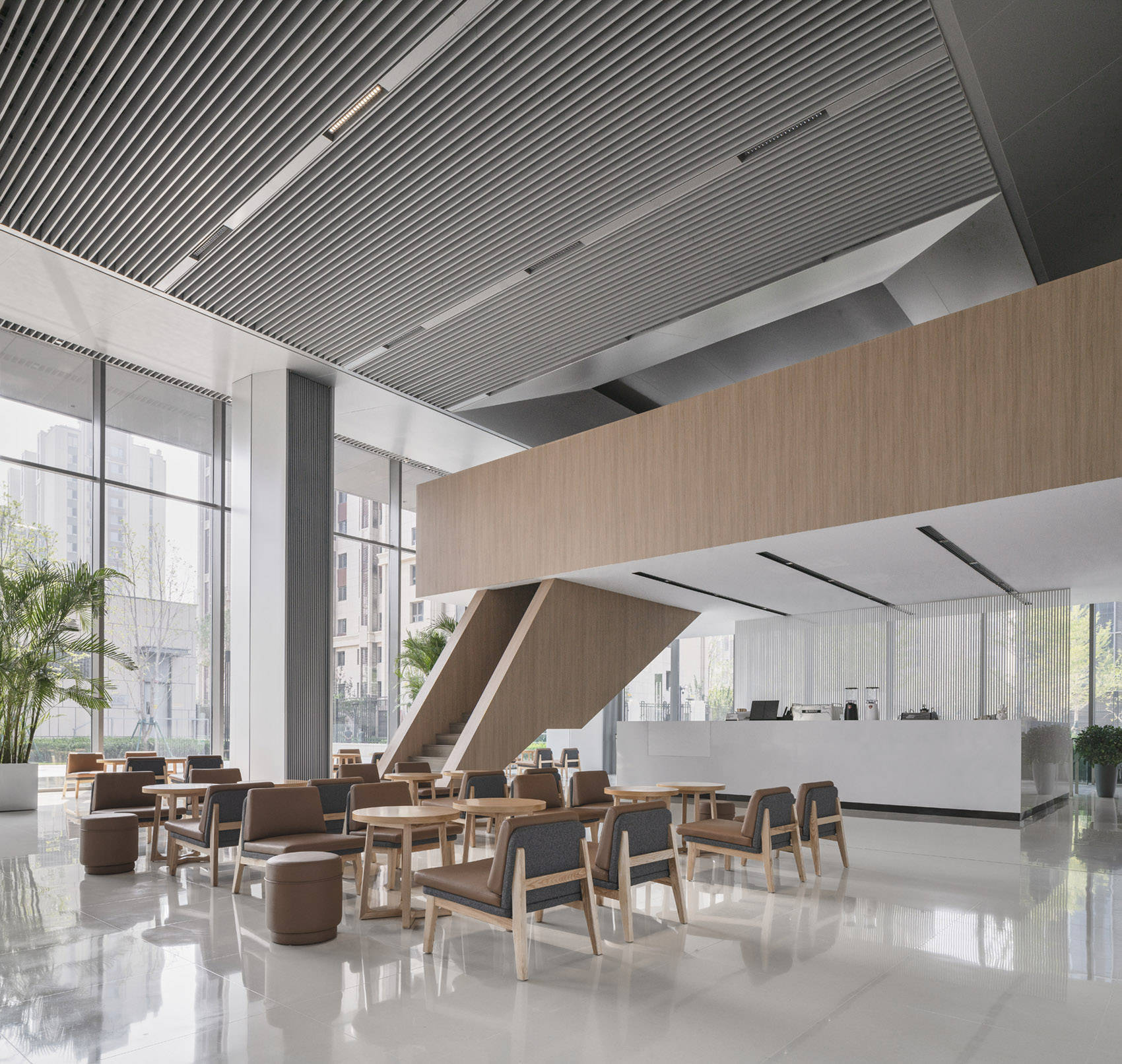 平台以下的共享咖啡区与平台以上的共享洽谈区