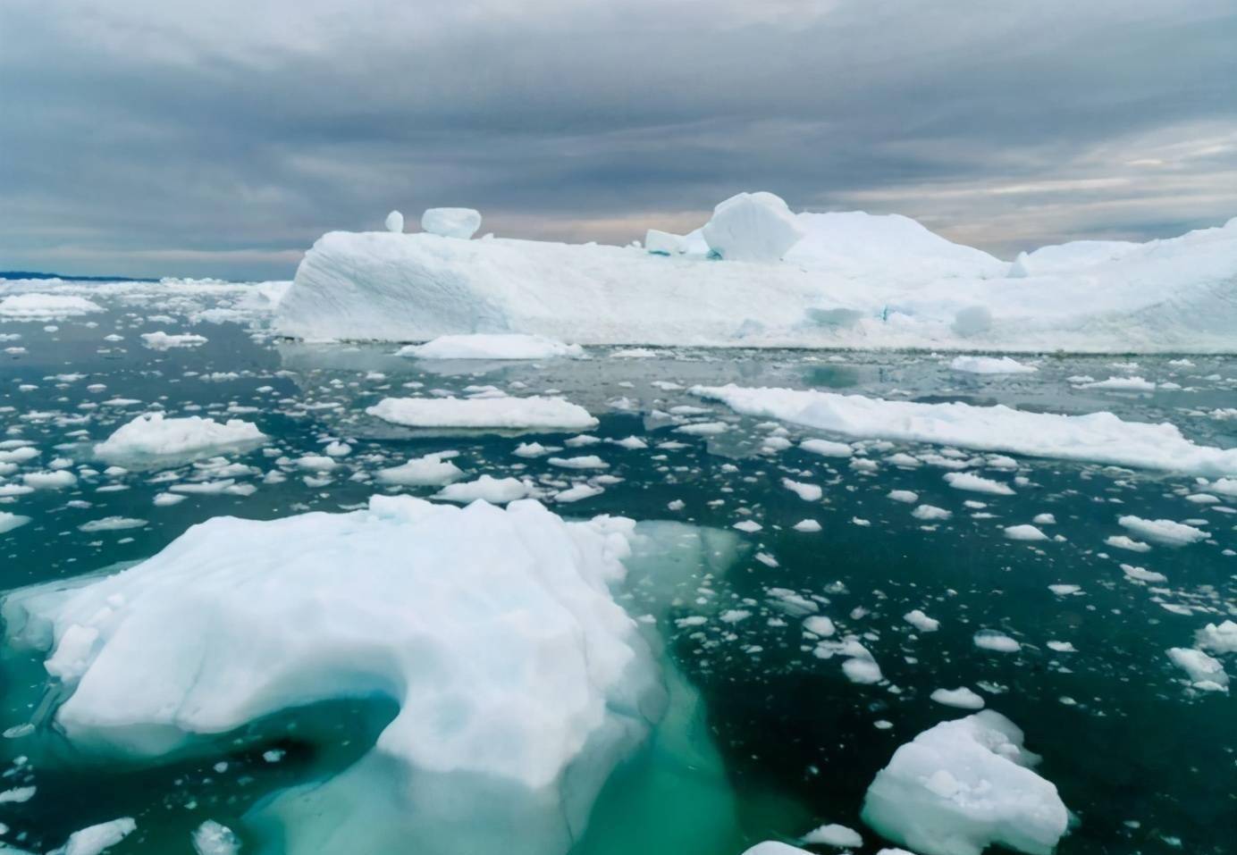 格陵兰岛冰盖不下雪改下雨了,地球变天了,后果有多严重?