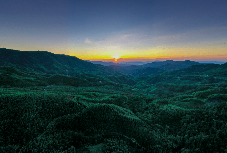【全域旅游·环境提升】万龙山乡槽下村:休闲避暑好去处_的发展_乡村