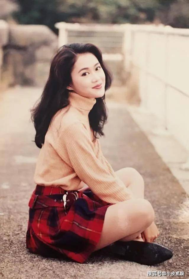 港风女神气质_港风妆容穿搭风格_那些年港片女神的风采