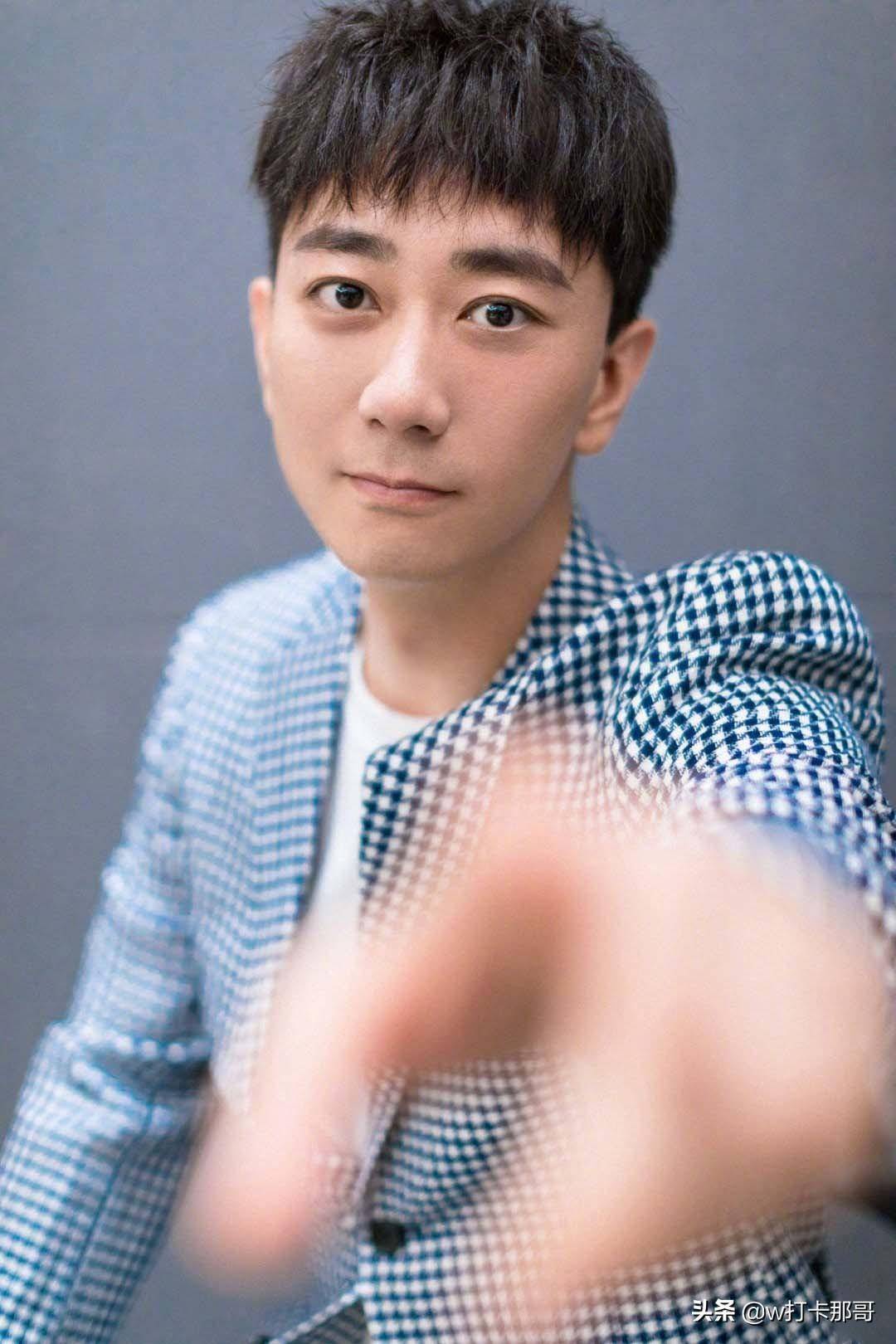 明明实力派80后,晒照却硬生生修成小鲜肉,网友:不如本人帅_照片