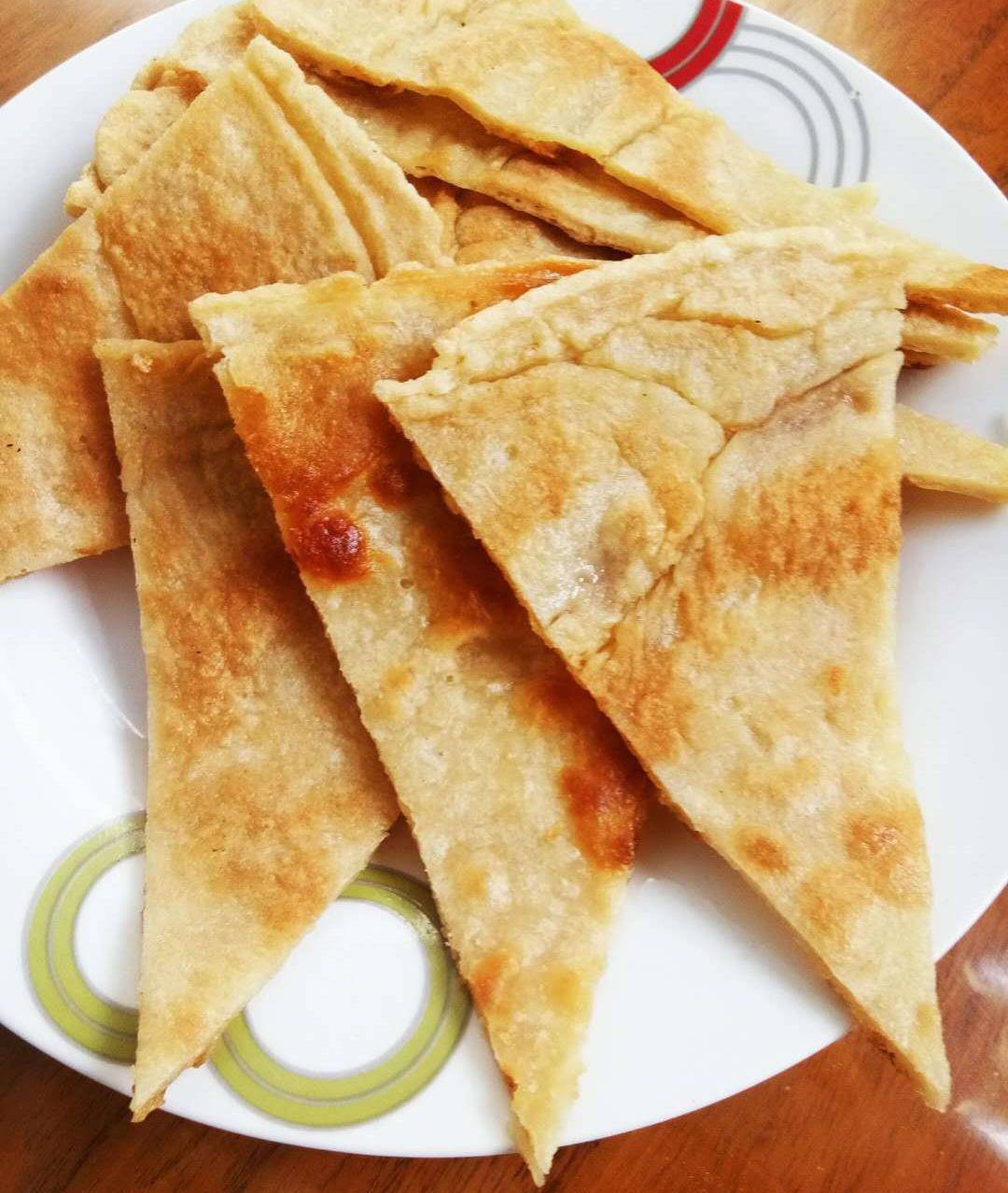 外焦里嫩的懒人快手白面饼,2个鸡蛋,1碗面,制作过程面不沾手_孩子