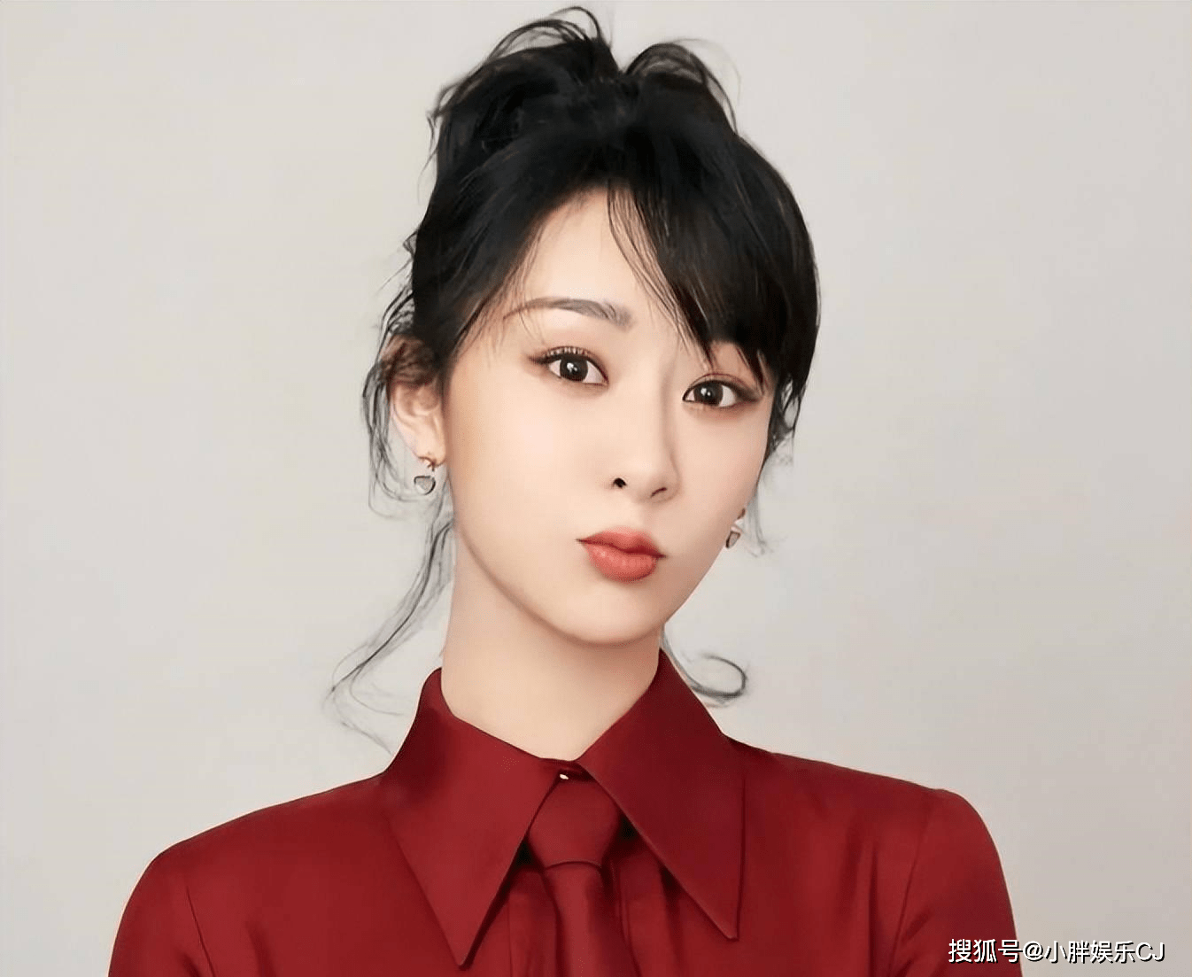 网传二字女明星将要"塌房",被抓偷漏税后公司忙补缴,杨紫首当其冲