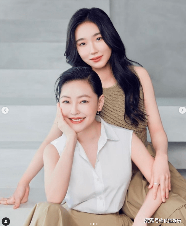 小S二女儿晒自摄影，14岁许韶恩妆发成熟，露齿笑标致诱人星范足