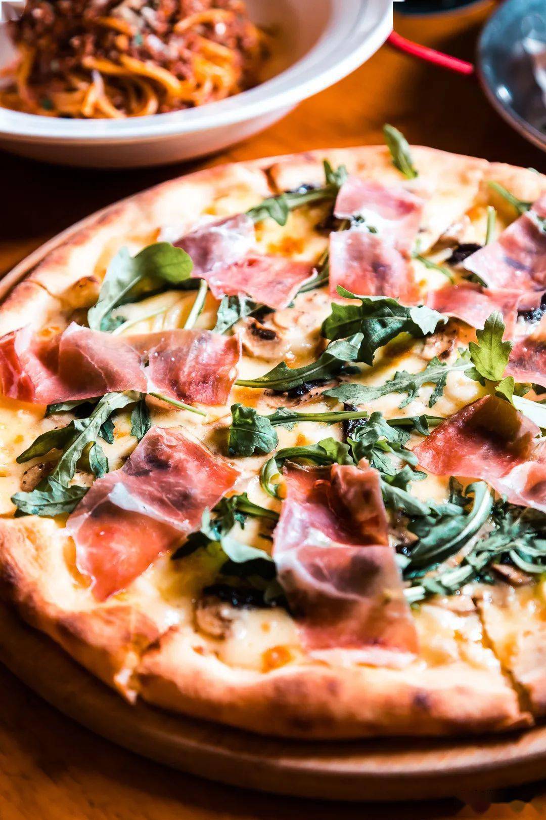 黑松露帕尔马火腿披萨