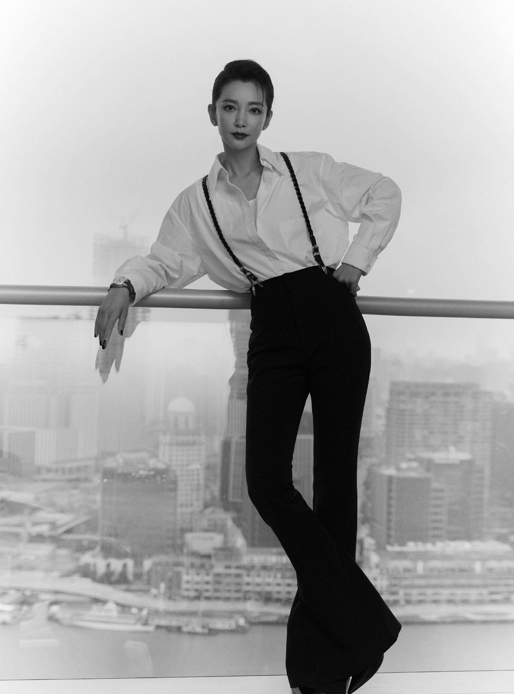 48岁李冰冰大背头配西装,艳压群芳,女人帅起来没男人什么事!