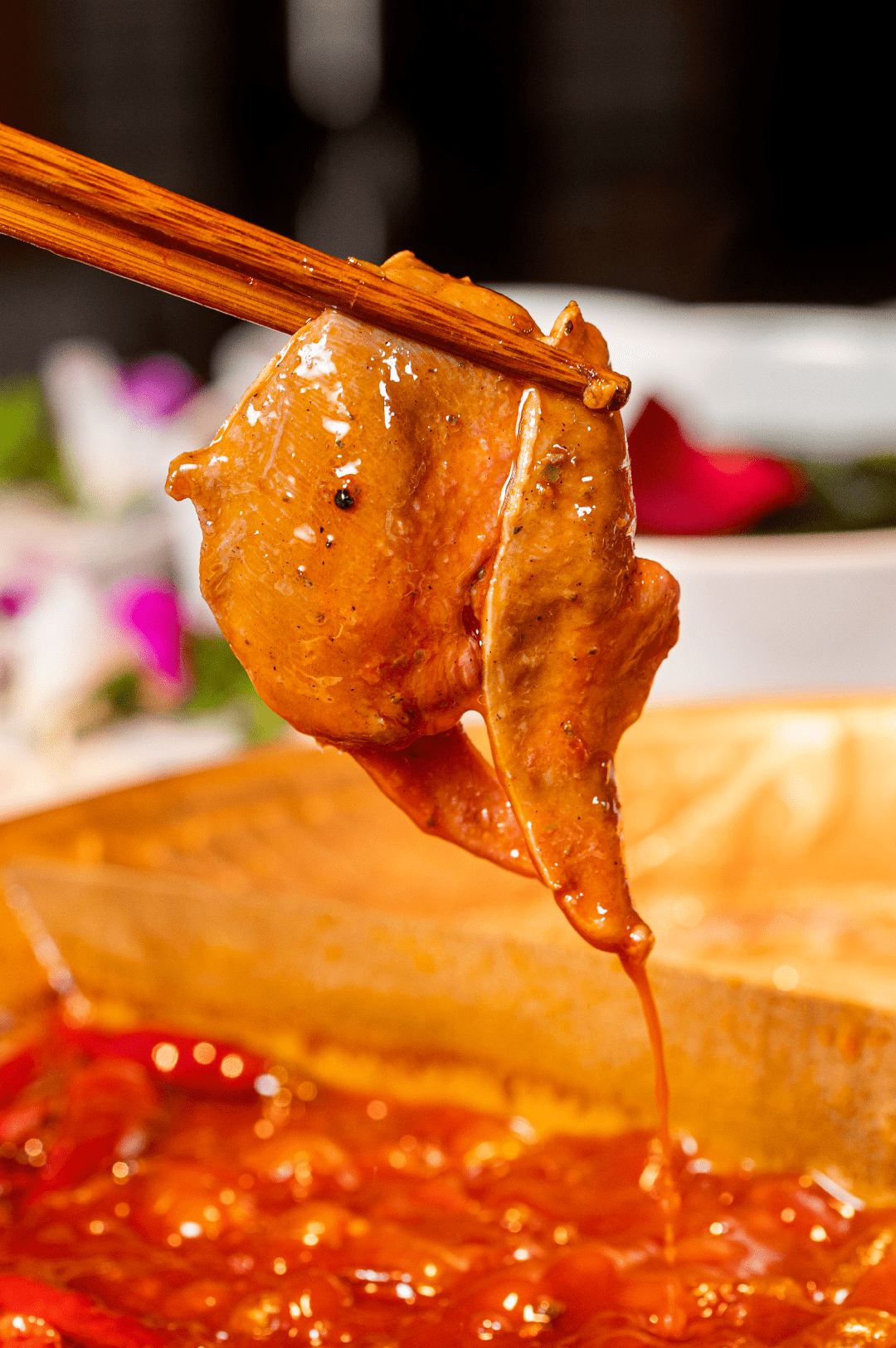 不失一丝爽脆,椒麻感 锅底本身的麻辣,双重辣意加持,舌尖带着丝丝麻意