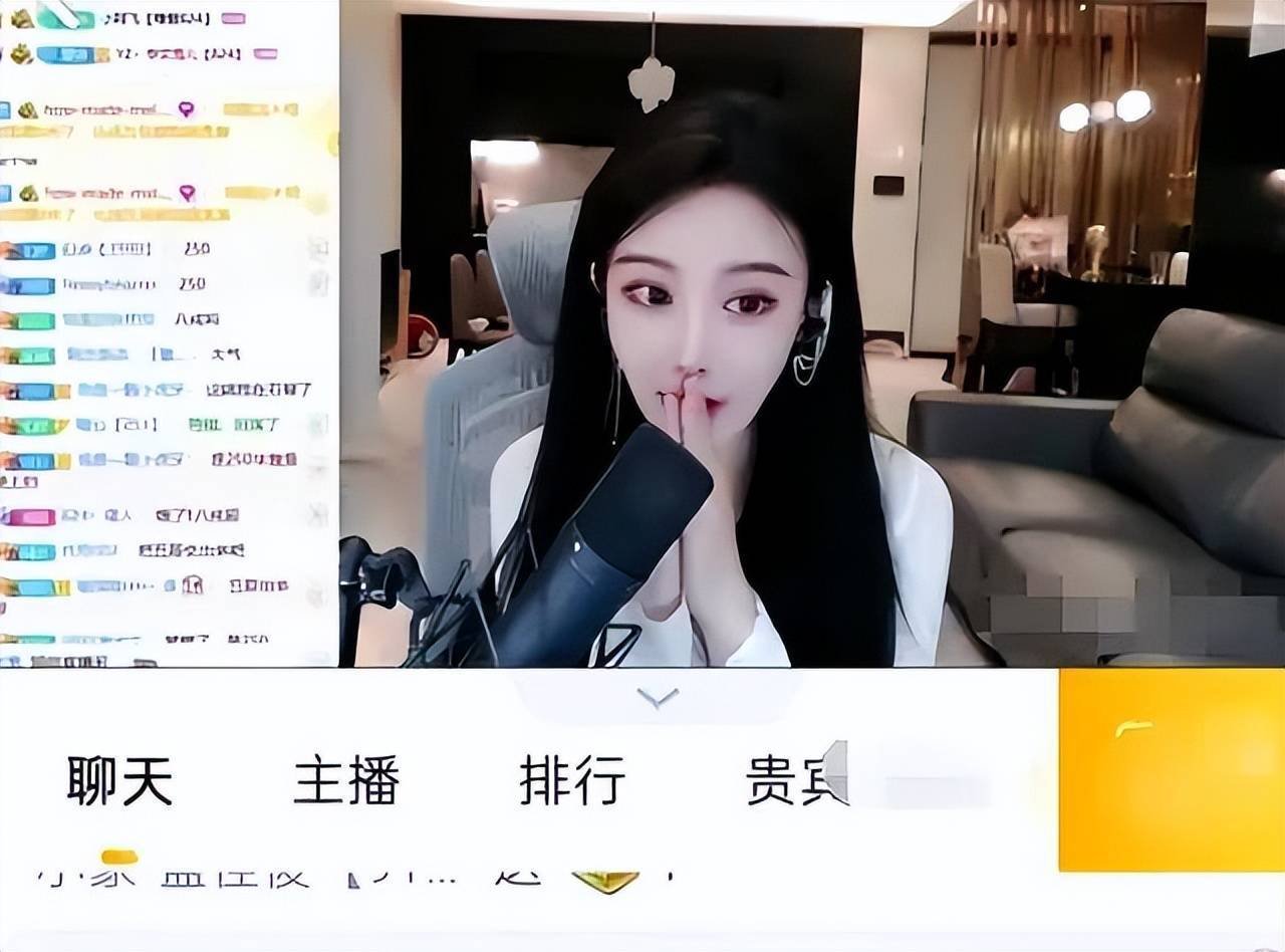 女网红直播镜头出现睡衣男，自称是“水管工”，网友：榜一大哥