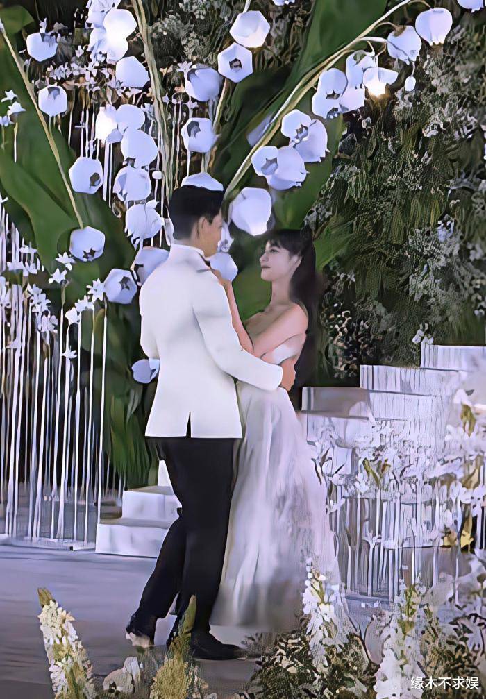 张檬金恩圣婚礼,圈内5位友人祝福,张远"云"演唱《嘉宾》_塔纳斯_柠檬