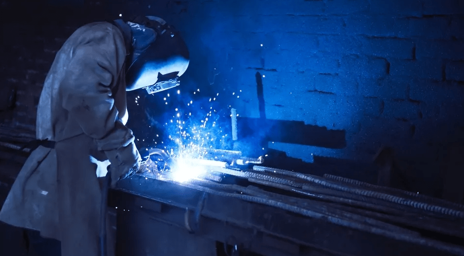 什么是焊工?_焊接_月薪_作业