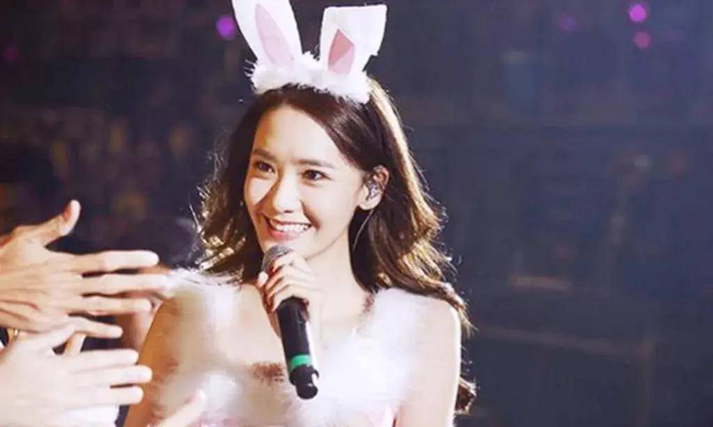 兔子装也hold得住,果然是女神_林允儿_组合_风格