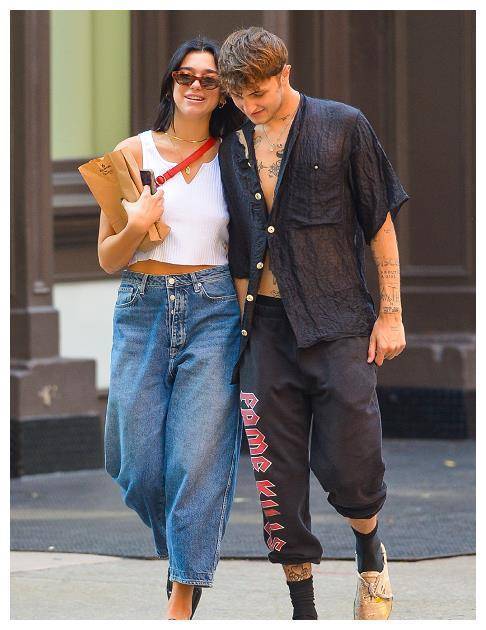 别懊恼秋裤怎么穿了，有那4条牛仔裤就够了，能够穿到冬天