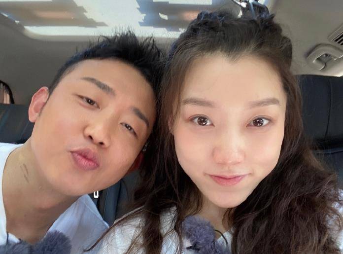 gai晒出儿子"柚柚"照片,表情严肃挥动小手,有嘻哈天赋_孩子_父母_感情