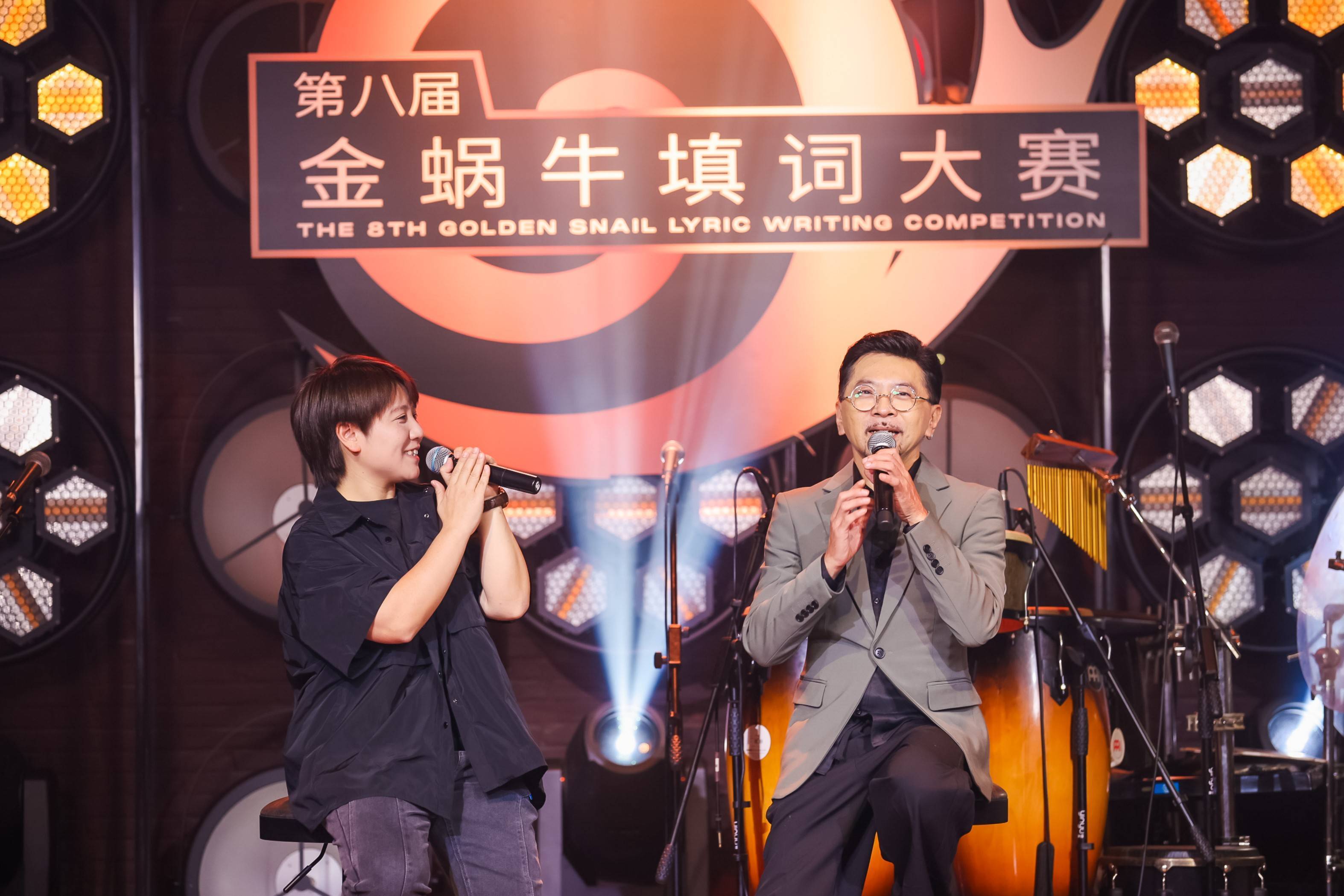 蕊主持,同时邀请华语流行乐坛金牌音乐制作人,中国台湾著名歌手黄中原