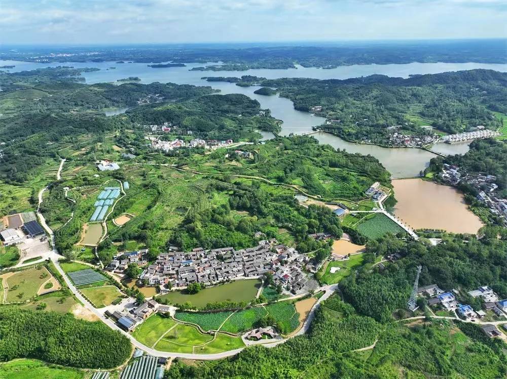 新县丁李湾古村落图片