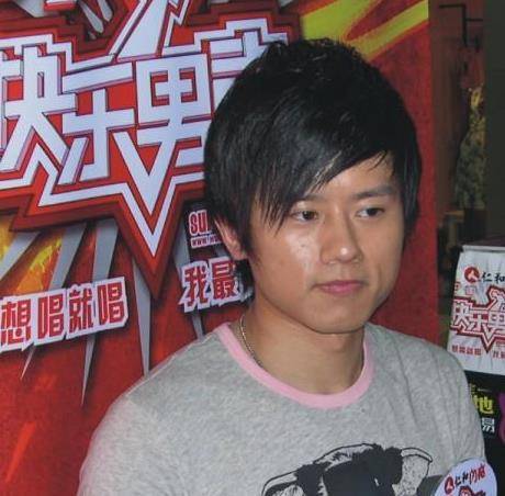 “绿叶”谢娜走到“综艺一姐”不容易，现在该若何转型？