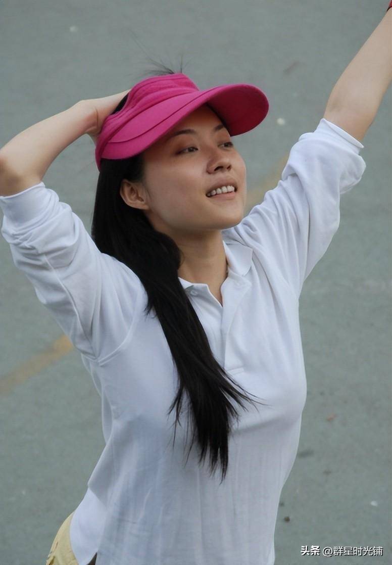 主持人紫凝:成功的背后是坚持,42岁仍未结婚,体面背后有心酸_爷爷