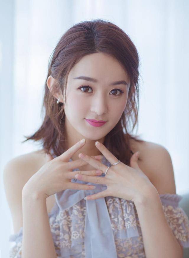 跟着赵丽颖学甜美风穿搭,简单易上手,不止减龄还倍显青春_时尚_色彩