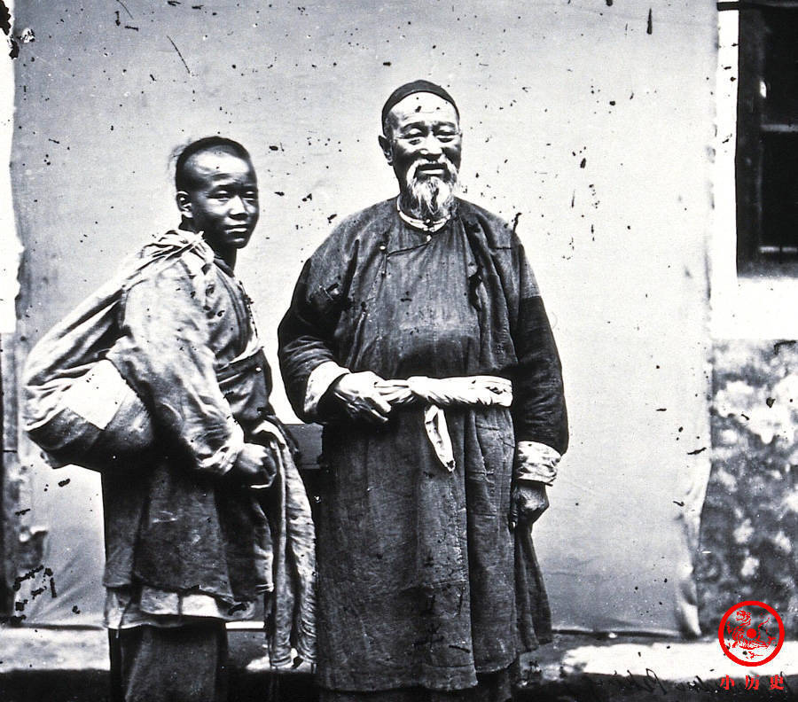 晚清老照片:公主、格格等皇宫女眷出镜;地方官与老婆孩子拍“全家福”_女儿_家庭_生活