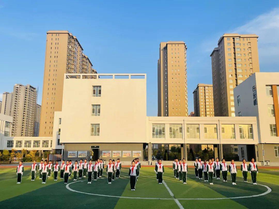 忻州市长征小学(西校区)举行队列队形广播操比赛_动作_广播体操_评分