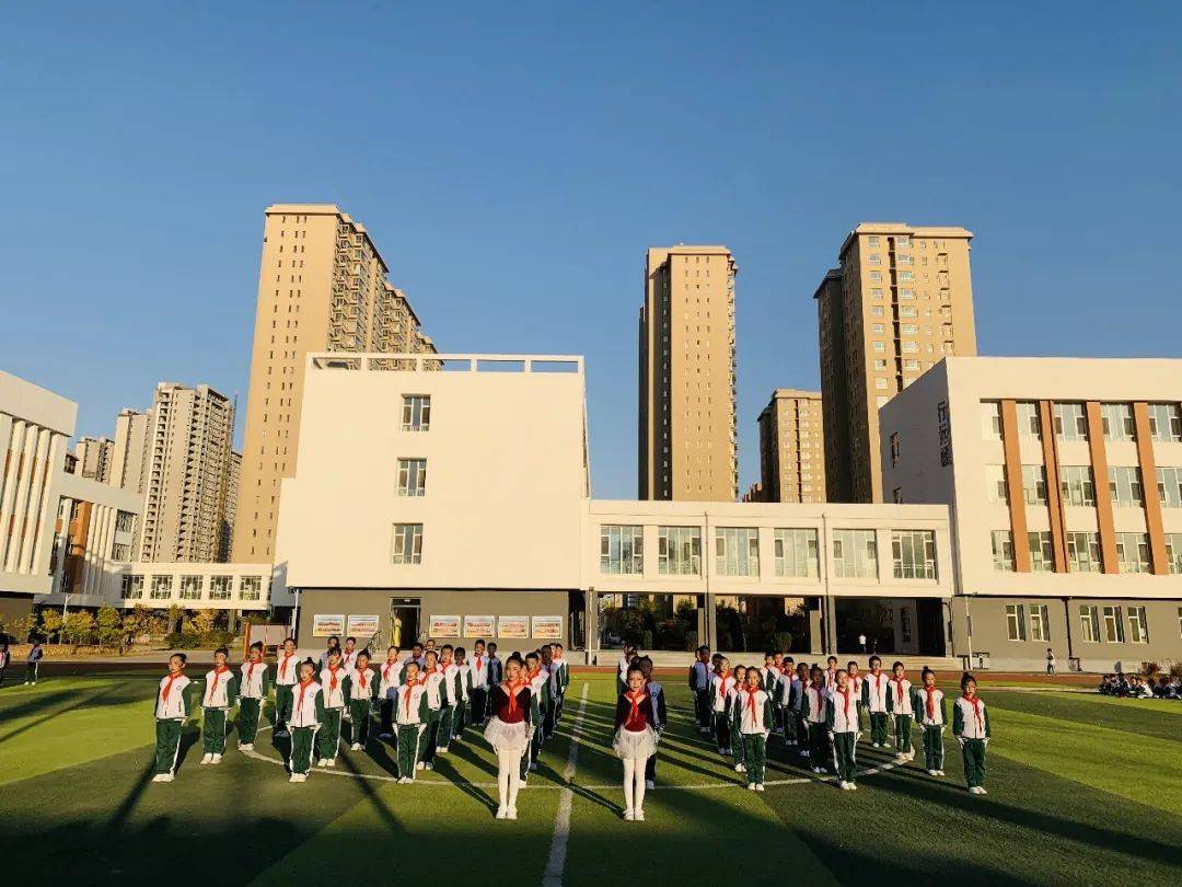 忻州市长征小学(西校区)举行队列队形广播操比赛_动作_广播体操_评分