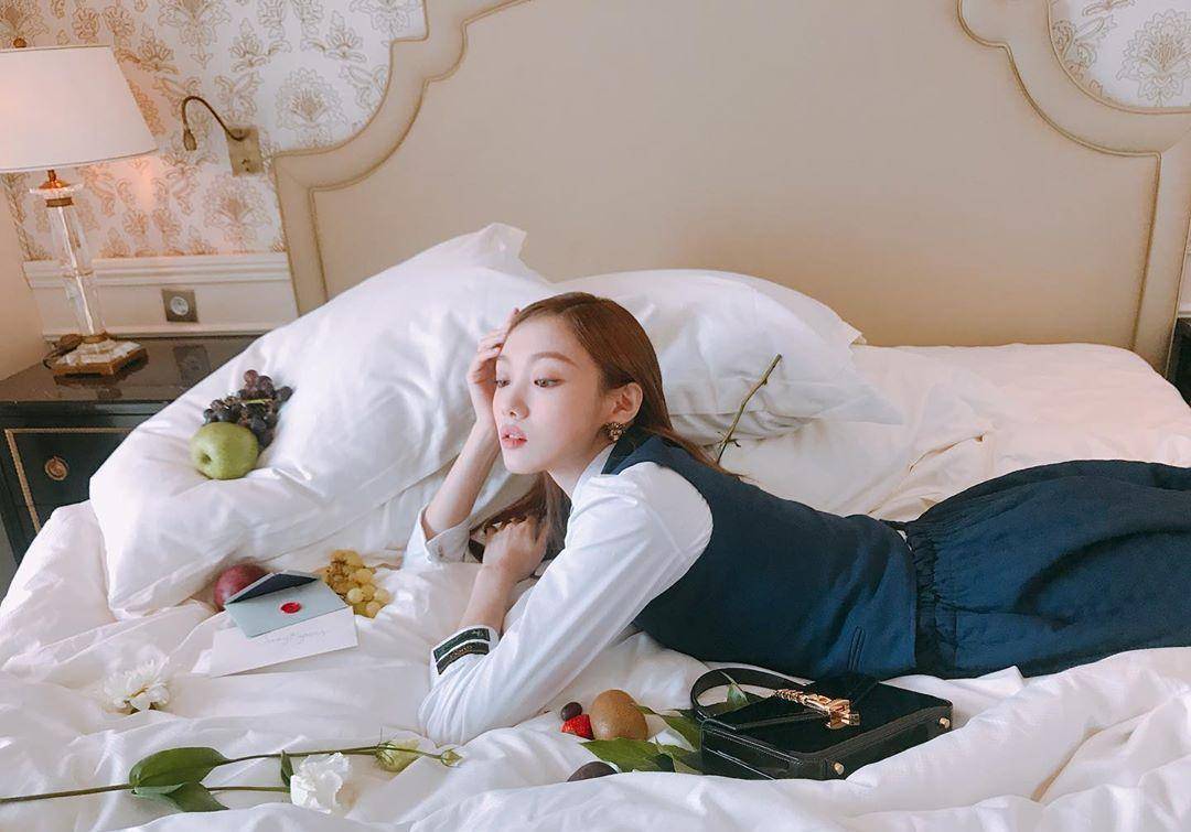 李圣经穿搭,南韩腿精之一,优雅轻熟的韩系穿搭!_小姐_南韩_圣经