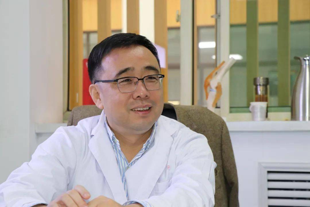 10月29日,上海华东医院骨科专家张云海博士到太原市人民医院坐诊_时报