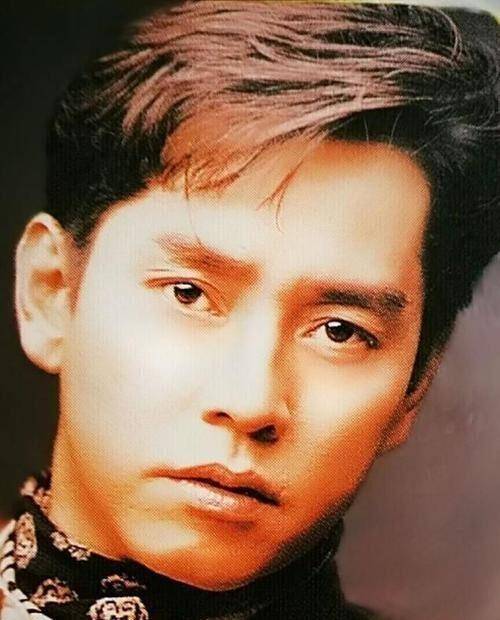 71岁谭咏麟旧照流出,网友:毫无抵抗力的颜值_娱乐_张脸_歌坛