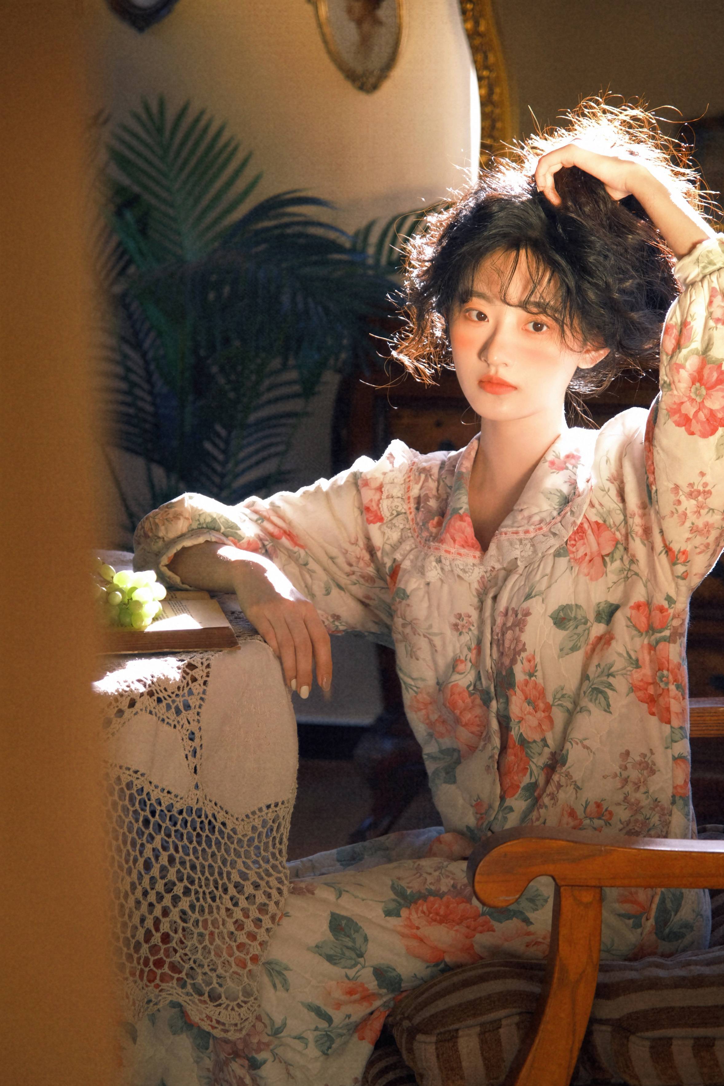 杨雨潼最新写真大片 复古浪漫似油画少女_自带_气质_仙剑