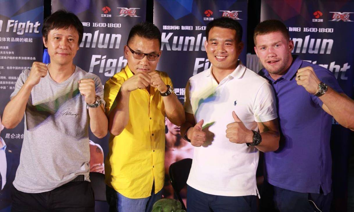 他演唱的《今儿个真高兴》《中国娃》《火火的北京》等经典歌曲,响彻