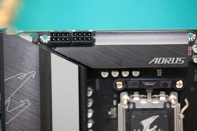 就是这么顶，超豪华供电，技嘉小雕X670 AORUS ELITE AX主板评测体验