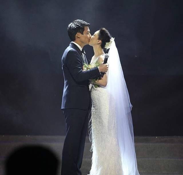 周迅童年照曝光,面庞清秀有灵气,身材比例优越漫画腿羡煞旁人_网友