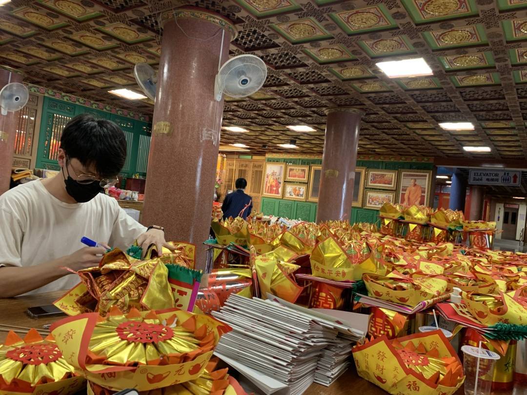 最有效的方便就是请太岁符,太岁符是佛教正一派特有的符箓之一太岁符