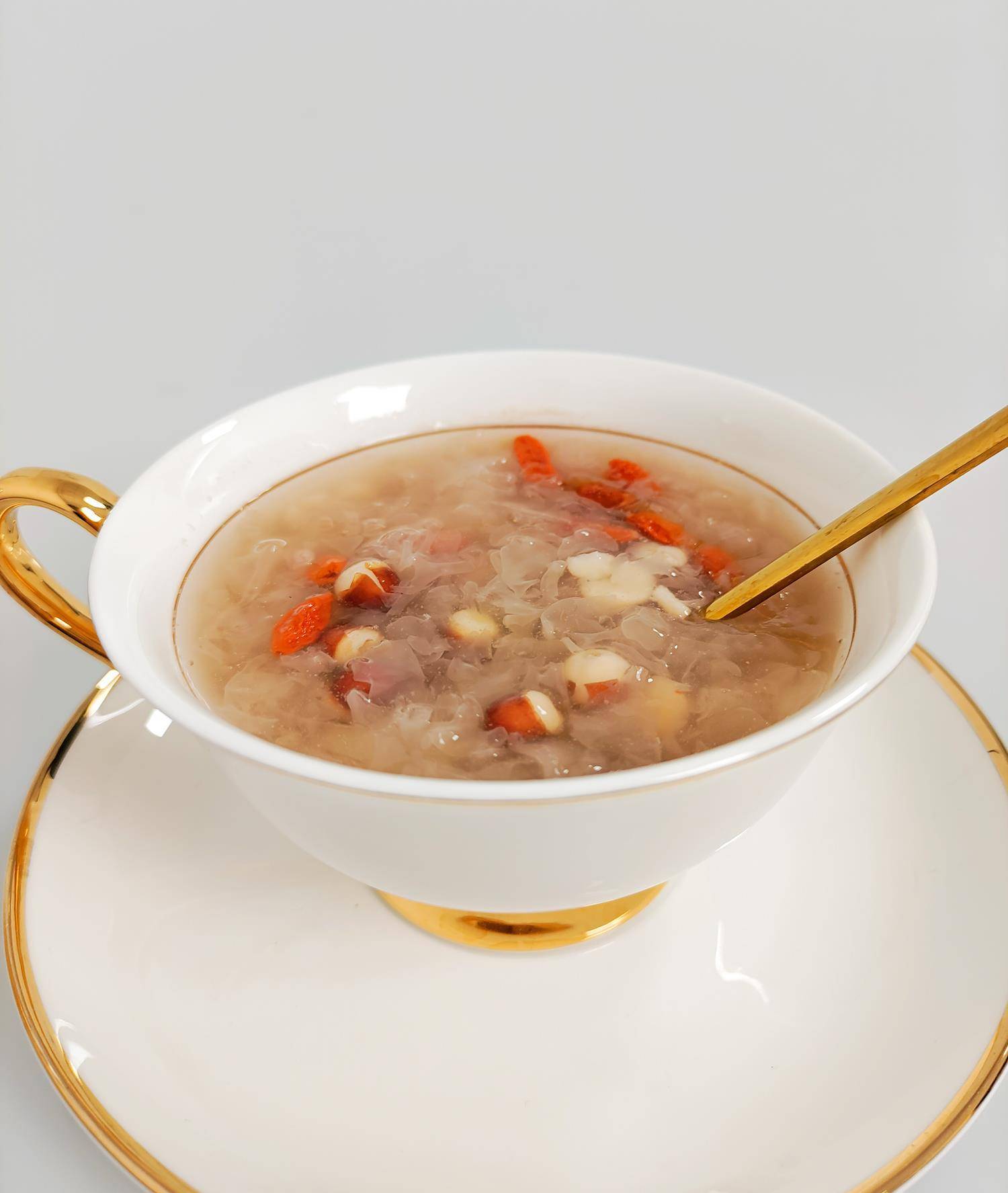 秋天后我爱上这款美食,芡实枸杞银耳羹_甜点_加入适量_大火