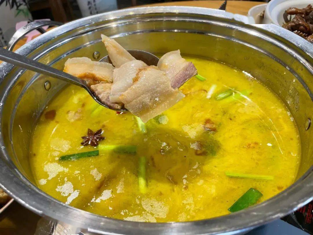 【黄金台金色世纪店】188元享390元8人餐:农家谷鸭,盐水肉下青菜,干锅