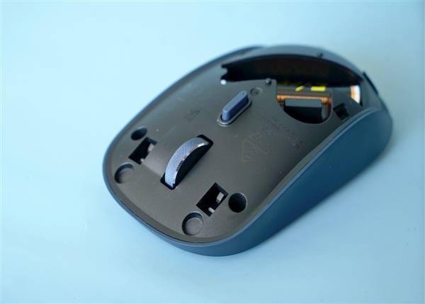 华为新一代无线鼠标图赏：7按键设计 双模即插即用