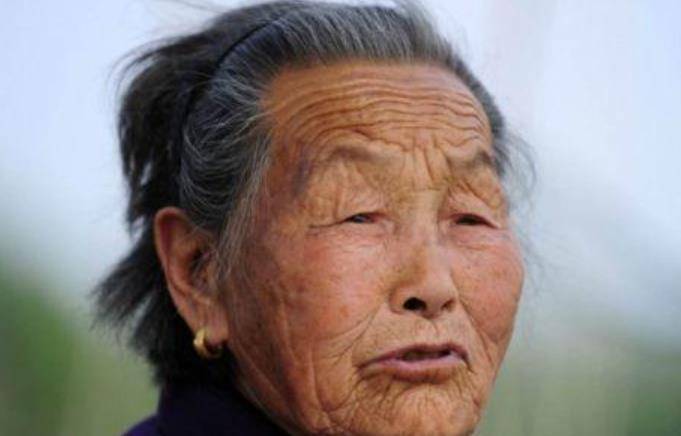 近亲结婚后,94岁陈秀英:生了3个"猴娃",50年不愿出村_孩子_故事_生活