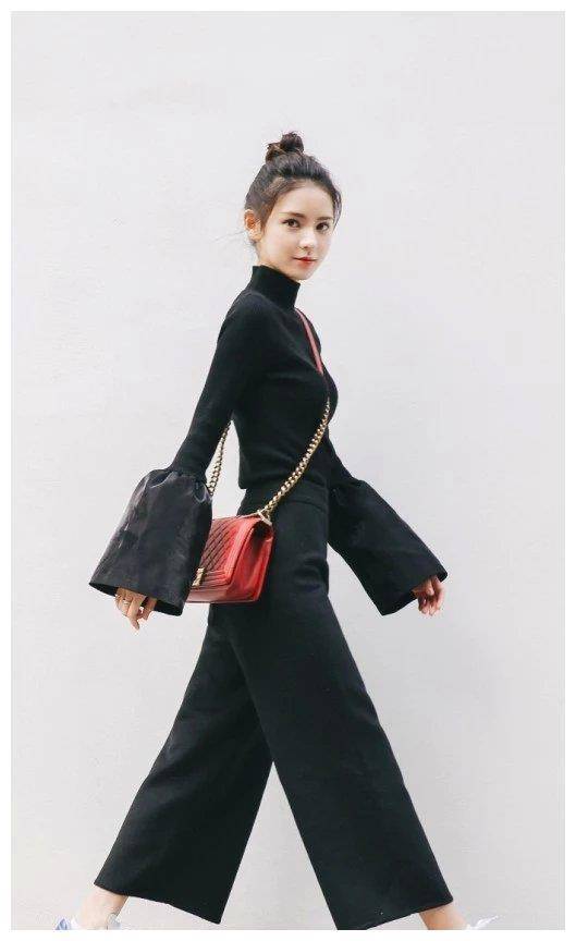 当张予曦扎起高马尾,穿黄卫衣搭配阔腿裤时:像极了初恋的样子_张汝熙