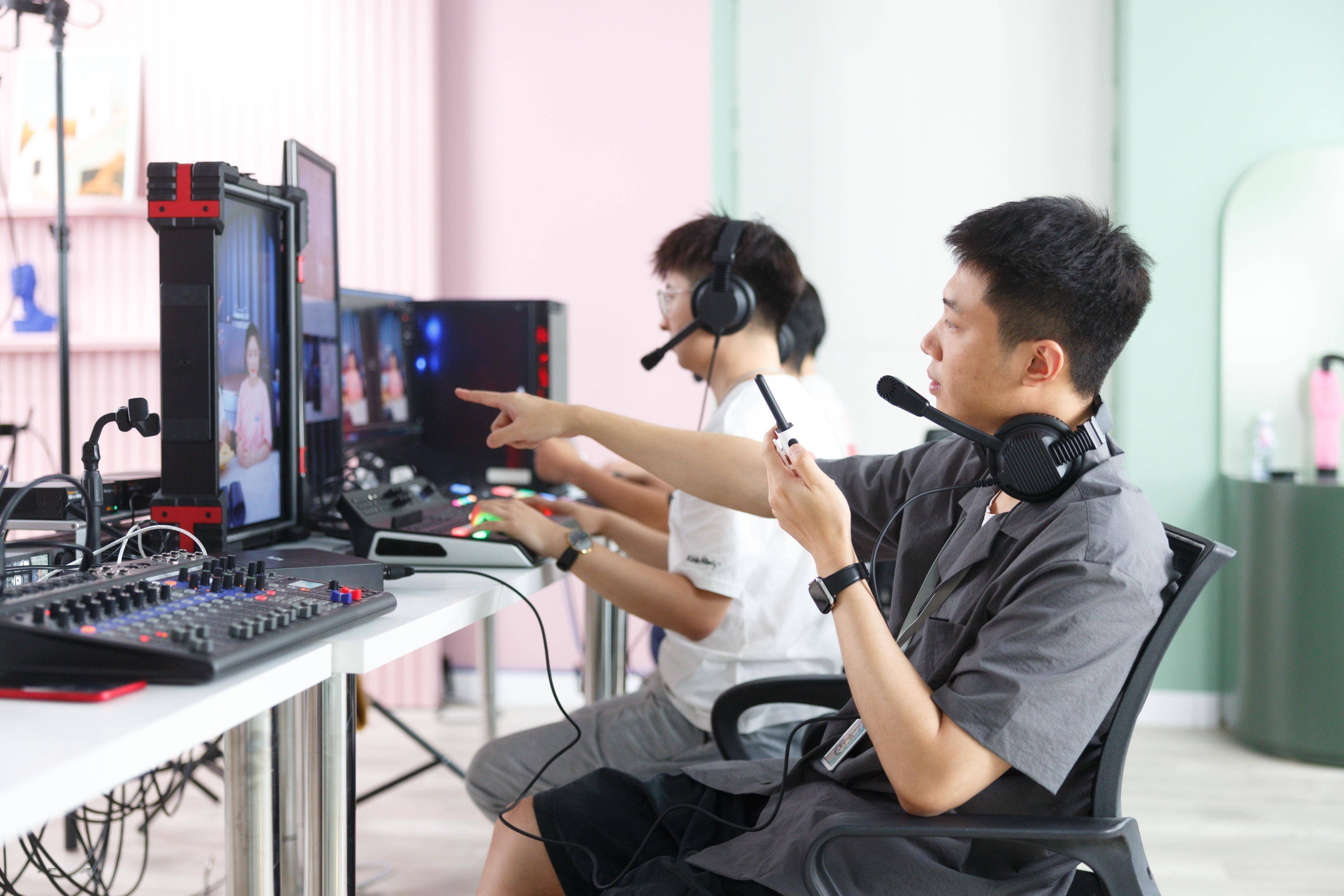 明星直播间高清画质的"天花板":胡可直播间揭秘带货"电影感"_画面_产