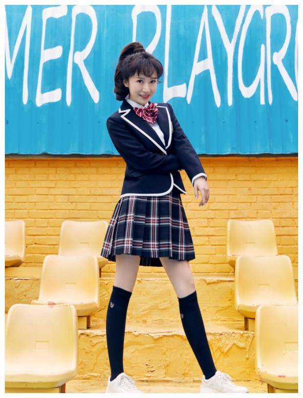 李念"孔雀鞋"火了,当别人都穿小白鞋时,她成全场最靓!_理念_印象_造型