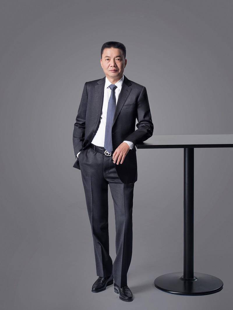 贵人鸟官网此外,频繁股权拍卖,最终致使贵人鸟的实控权从创始人林天福