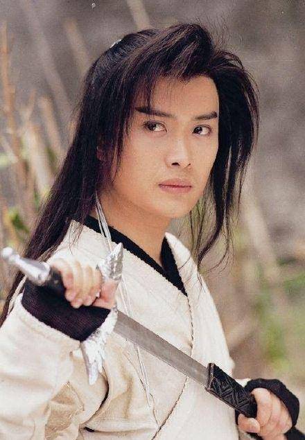 如今47岁发际线倒退长这样_造型_黄海冰_王艳