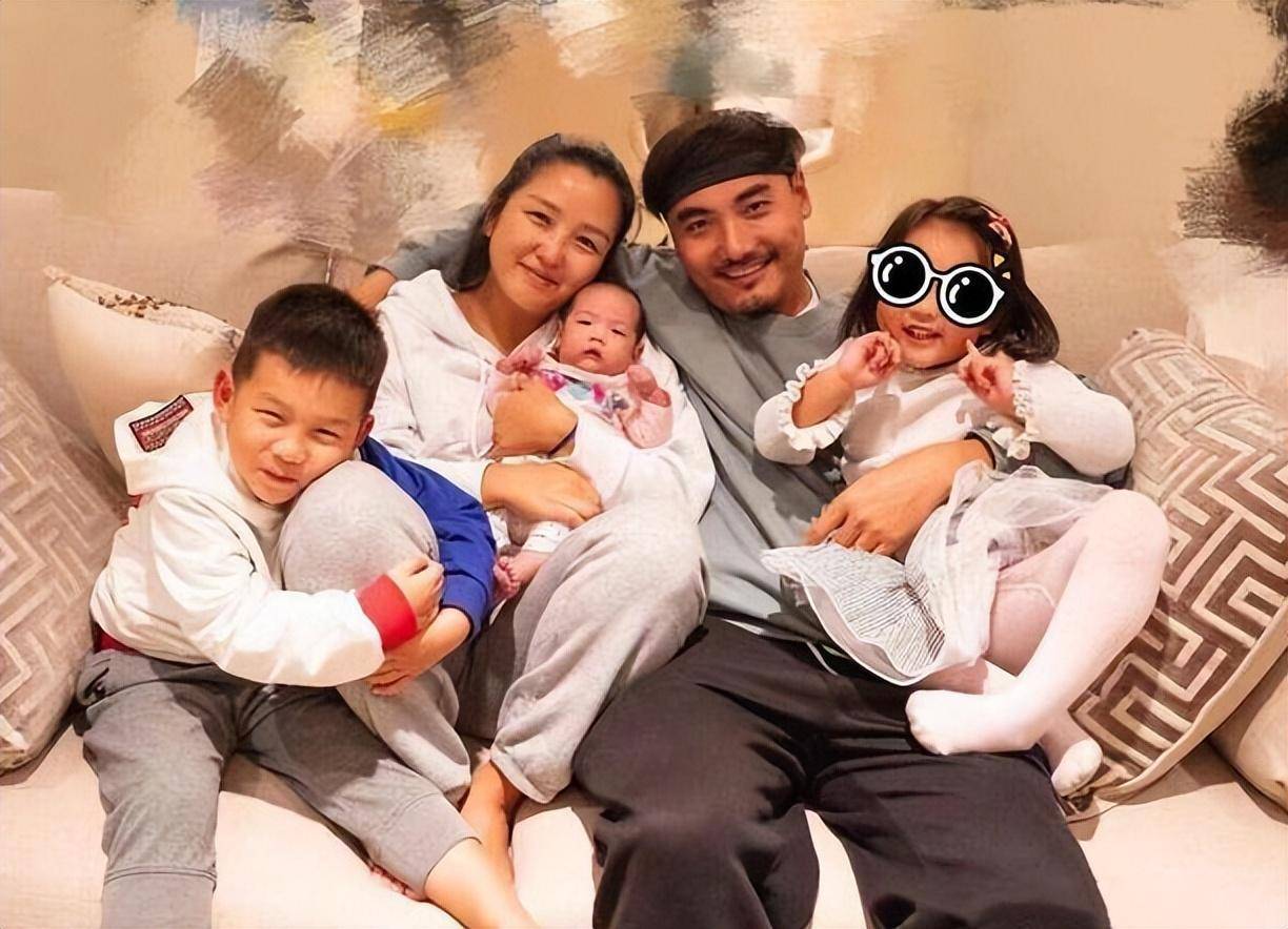 选手现状:有人与互联网脱节,有的卑微求上浪姐_胡叶新_李宇春_超女